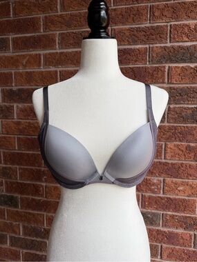 Victoria's Secret Smooth Light Gray Plunge Push Up Bra